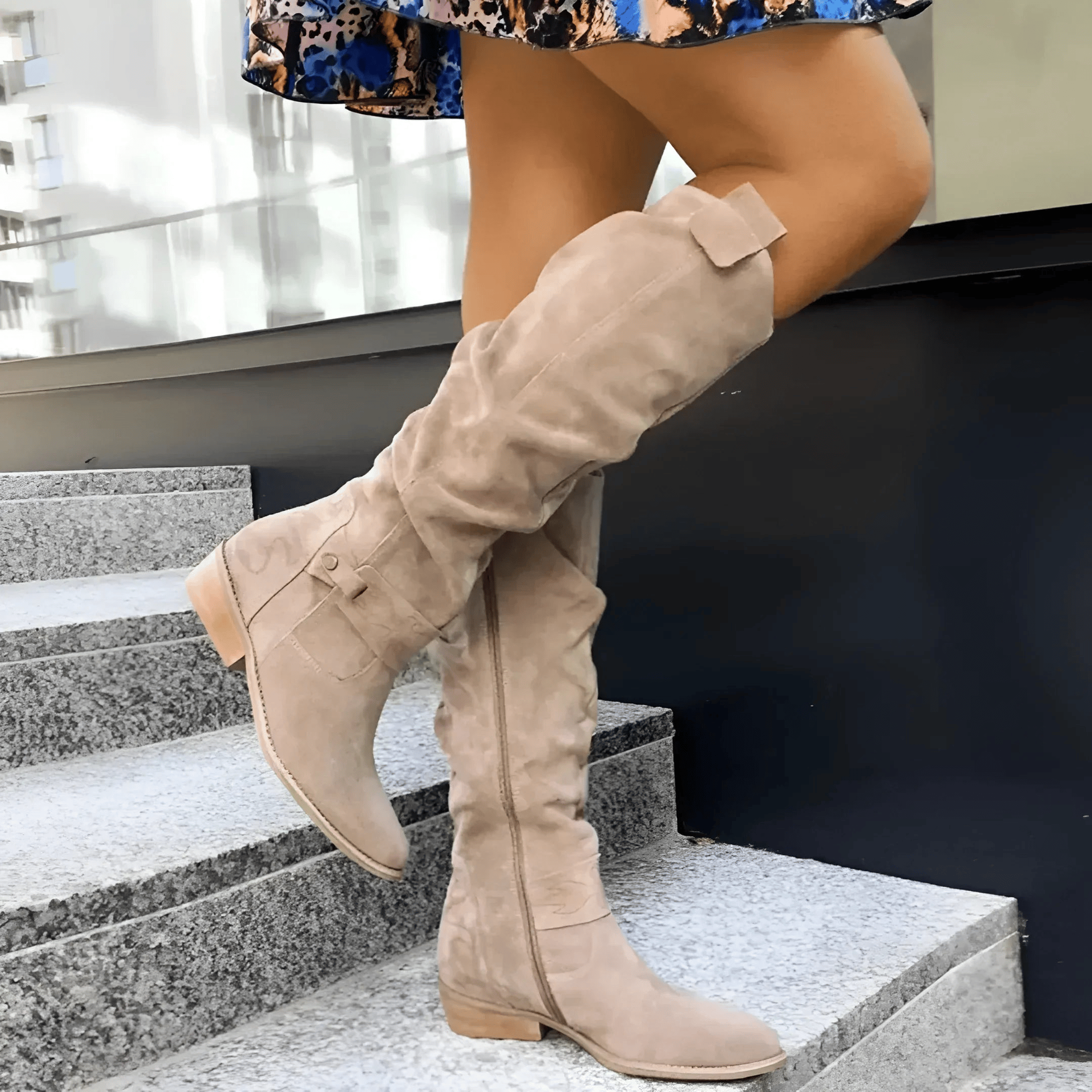 Produktbild – Skyler – Snygga Knähöga Mockaboots
