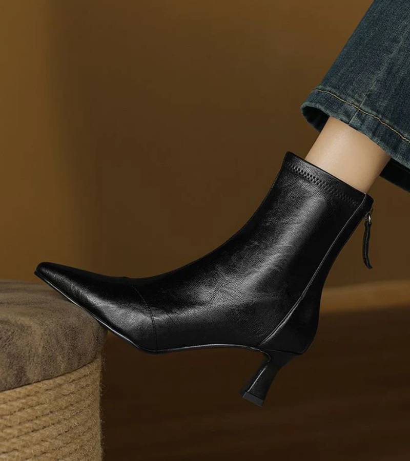 Eleganta ankelboots i läder med klack