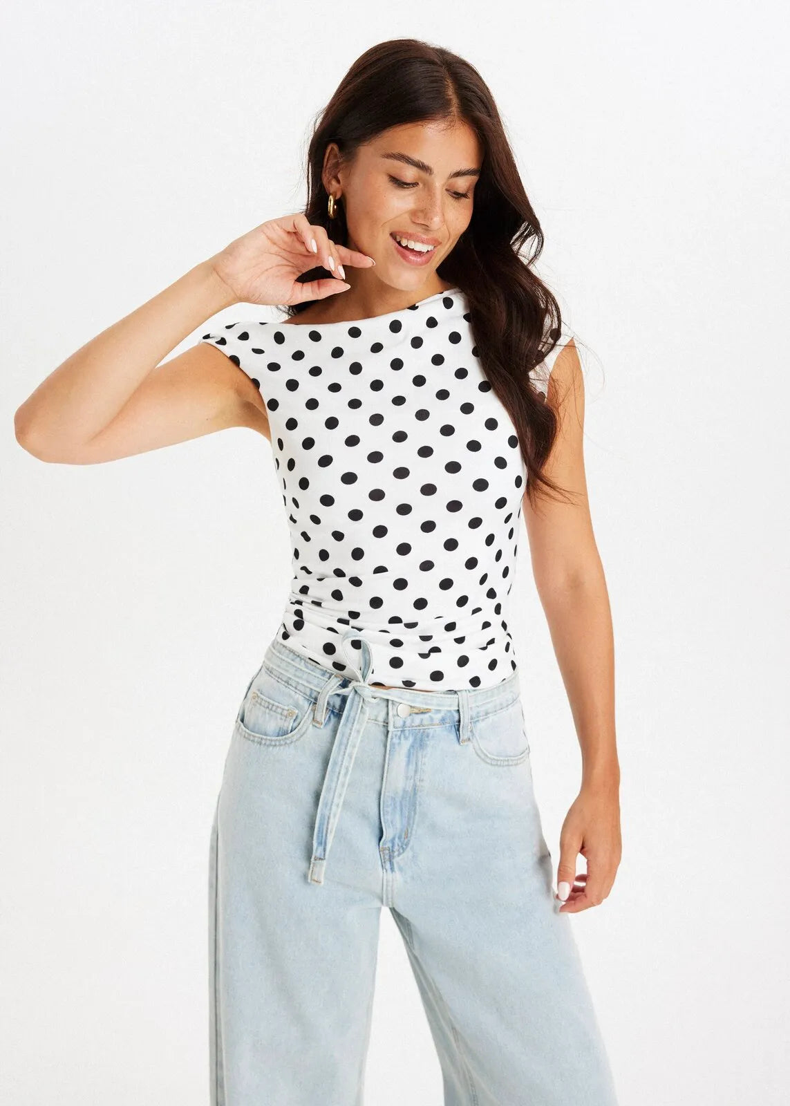 Nina | Asymmetrisk prickig topp
