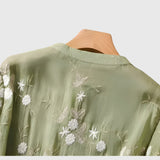 Produktbild – Nellie – Elegant Topp Med Broderade Blommor
