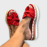 Solegenius – sandal med ergonomisk passform och rosett