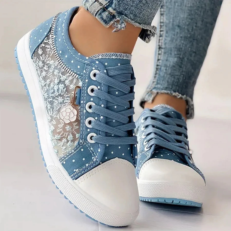 Eleganta sneakers med spetsdetaljer