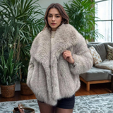 Produktbild – Corrine – Elegant långärmad krage Fuzzy Kappa