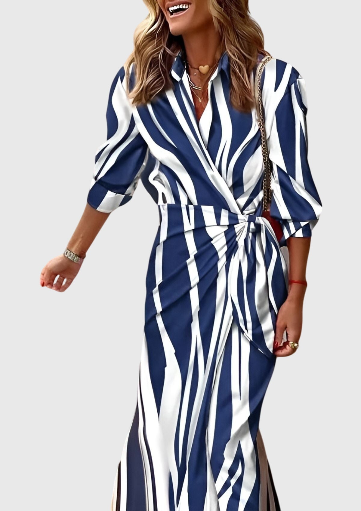 Produktbild – Everly – Elegant Wrap Dress With Print