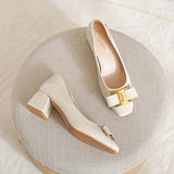 Isabelle | Pumps med guldfärgat spänne
