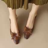 Claire | Pumps med band och perforeringar