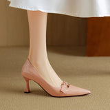 Margot | Lackpumps med perforerad rosett
