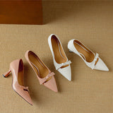 Margot | Lackpumps med perforerad rosett