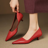 Manon | Pumps i läder med kitten heel