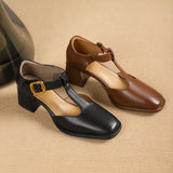 Corinne | Perforerade pumps med T-rem
