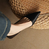 Manon | Pumps i läder med kitten heel