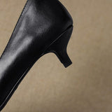 Manon | Pumps i läder med kitten heel