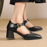 Corinne | Perforerade pumps med T-rem