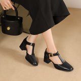 Corinne | Perforerade pumps med T-rem