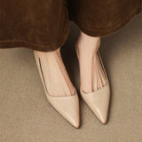 Manon | Pumps i läder med kitten heel