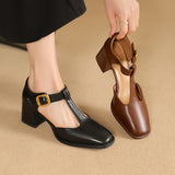 Corinne | Perforerade pumps med T-rem