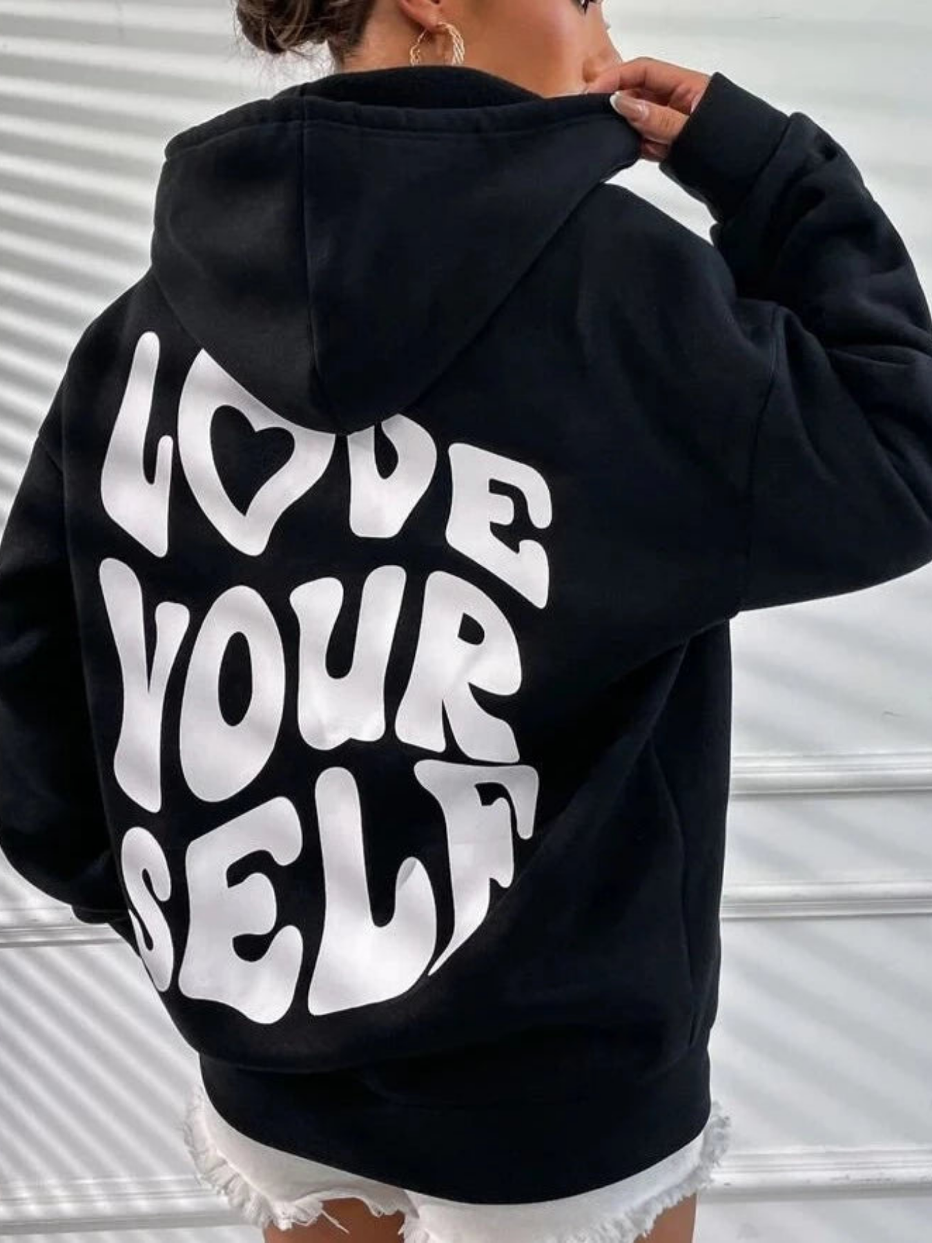 Produktbild – Eleanor – Damhoodie med dragsko och framfickor