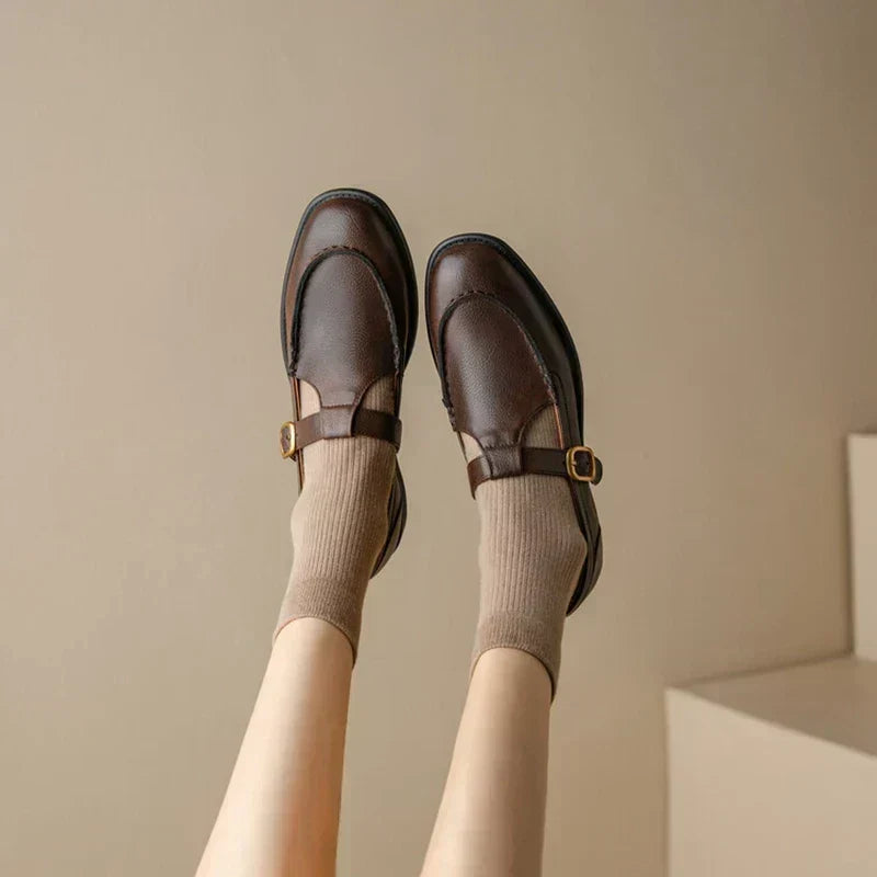 Isabelle | Retro Mary Janes med dekorativa sömmar