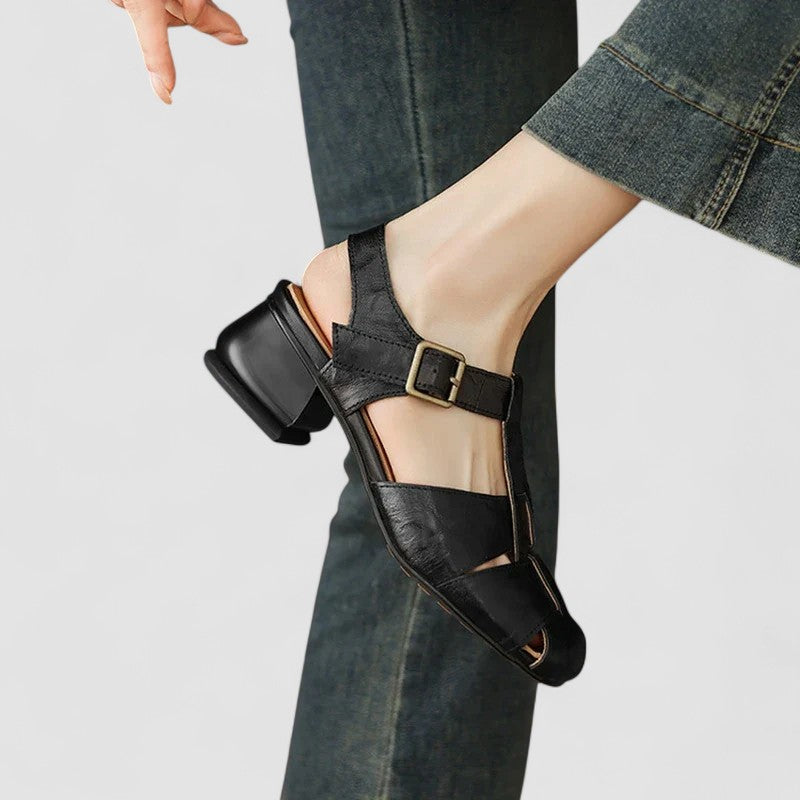 Sandrine | Perforerade Mary Janes med klack