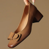 Monique | Pumps med rosett och låg klack