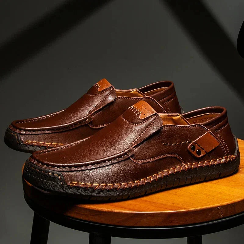 Klassiska loafers i läder för herr