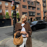Elegant trenchcoat i mjuk mocka