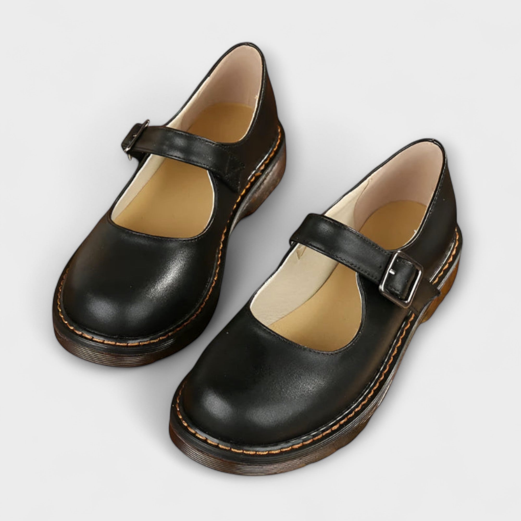 Claire | Mary Janes med kontrastsöm och spänne