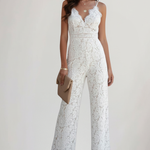 Produktbild – Emily – Ärmlös V-ringad Jumpsuit Med Spets Och Vida Ben För Dam