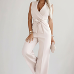 Produktbild – Kimberly – Ärmlös V-ringad Jumpsuit Med Knytmidja För Dam