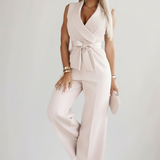 Produktbild – Kimberly – Ärmlös V-ringad Jumpsuit Med Knytmidja För Dam