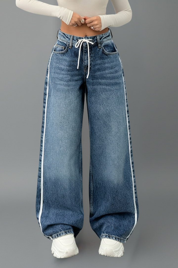 Produktbild – Gabriella – Kvinnors Avslappnade Vida Denimjeans med Dragsko Detalj