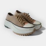 Moderna sneakers med kraftig sula