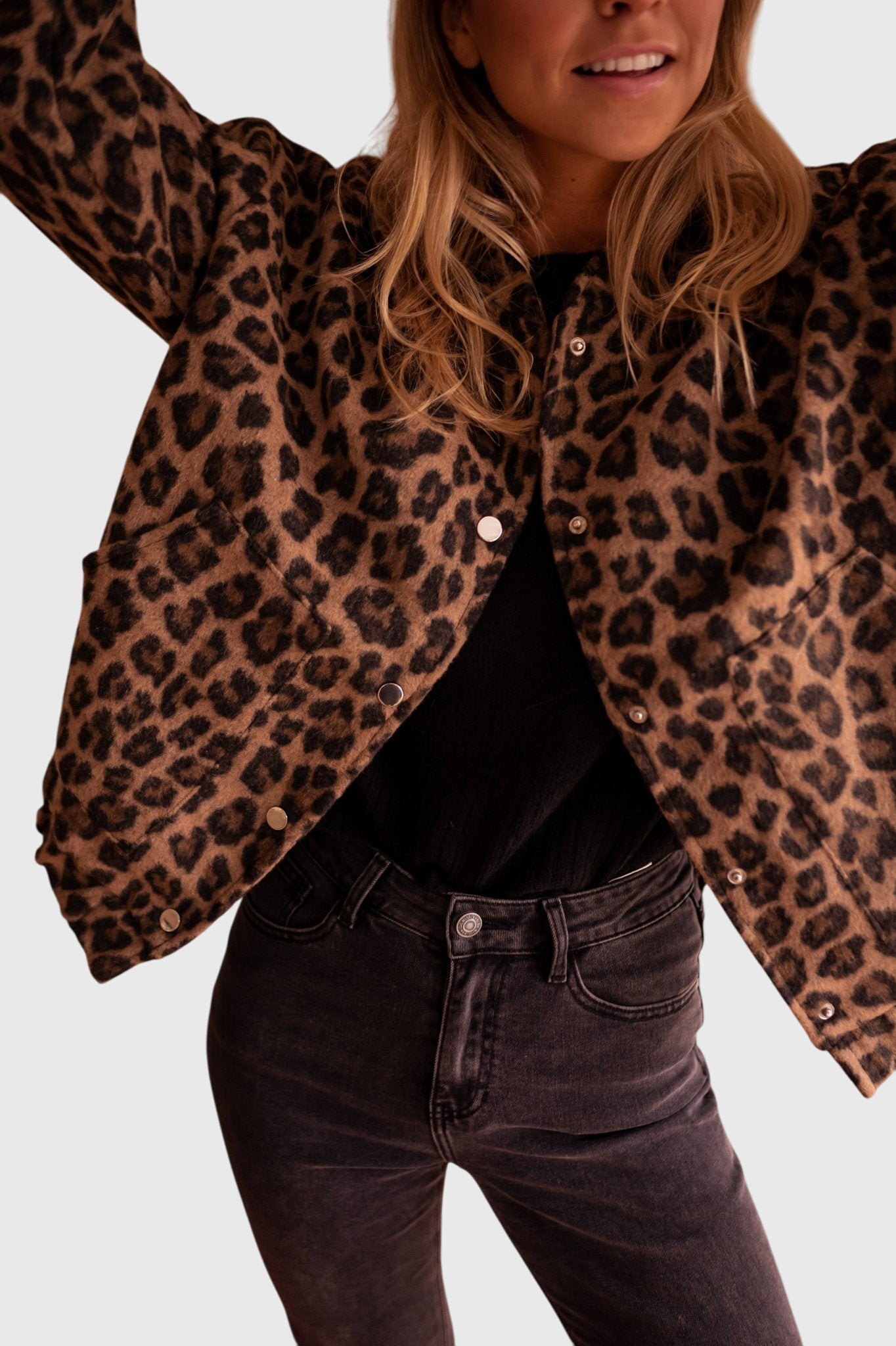 Produktbild – Elodie – Stilig Leopardmönstrad Jacka