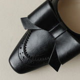 Claire | Pumps med band och perforeringar