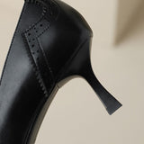 Claire | Pumps med band och perforeringar