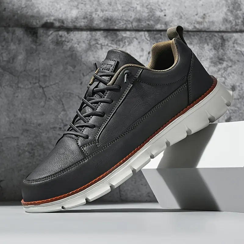Stödjande sneakers i läder