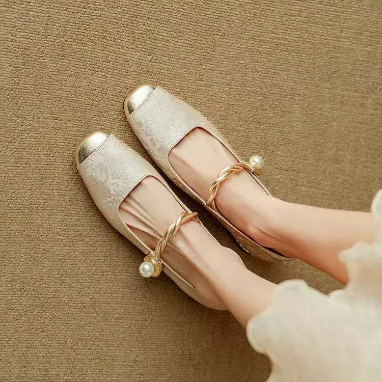 Camille | Mary Janes med pärlemorsdetaljer