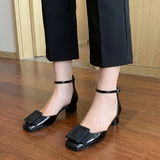 Sandrine | Lackpumps med spänne