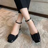 Sandrine | Lackpumps med spänne