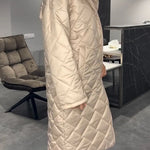 Produktbild – Kynzi – Elegant Vadderad Kappa