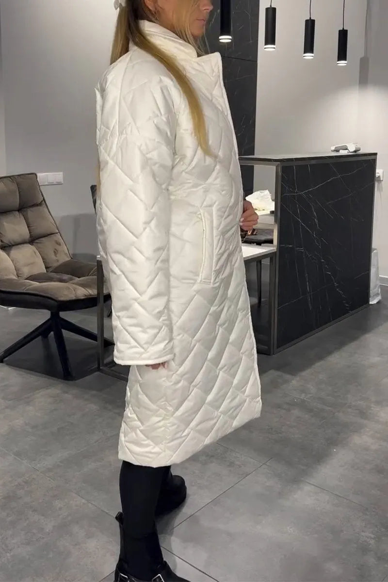 Produktbild – Kynzi – Elegant Vadderad Kappa