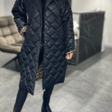 Produktbild – Kynzi – Elegant Vadderad Kappa