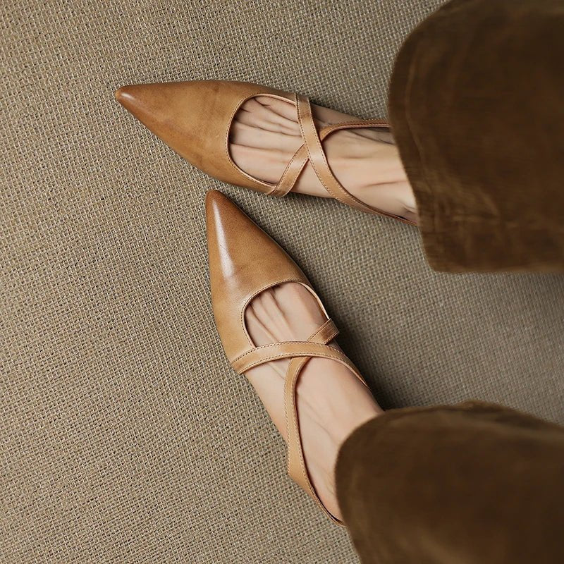 Produktbild – Harper – Läder Mules Med Korsrem Spetsig Tå Låg Klack Slip-On