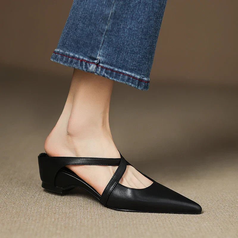 Produktbild – Harper – Läder Mules Med Korsrem Spetsig Tå Låg Klack Slip-On