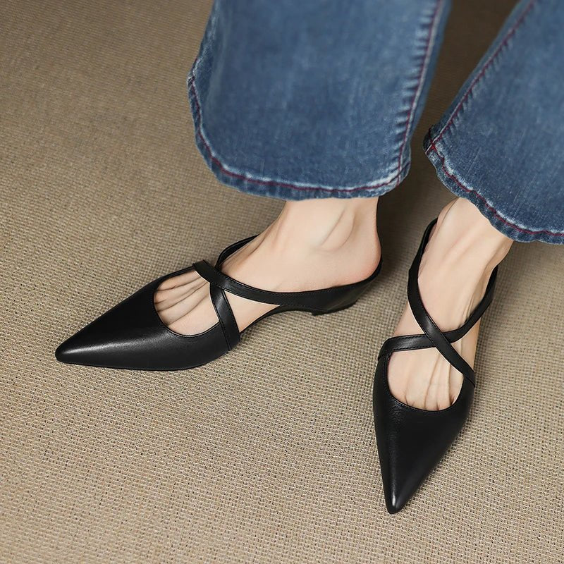 Produktbild – Harper – Läder Mules Med Korsrem Spetsig Tå Låg Klack Slip-On
