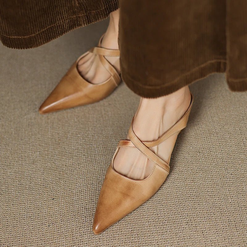 Produktbild – Harper – Läder Mules Med Korsrem Spetsig Tå Låg Klack Slip-On
