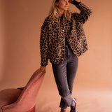 Charlene | Trendig leopardmönstrad jacka