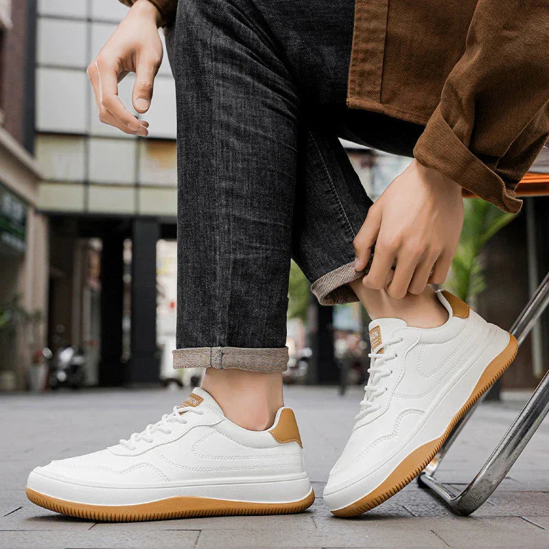 Sneakers i äkta läder