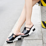Produktbild – Isabella – Kvinnoortopediska kilsandaler med dämpad plattform och slip-on