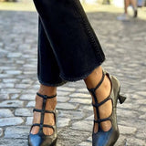Produktbild – Olivia – Damers Spetsiga Pumps med Remmar och Låg Blockklack